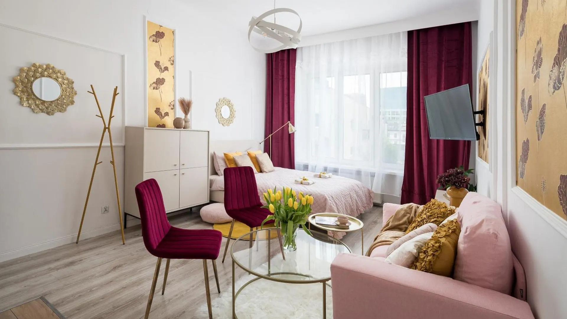 Pink Elephant 2X1Br Studio In Historic Tenement House 1 Km From Warsaw Central Apartment