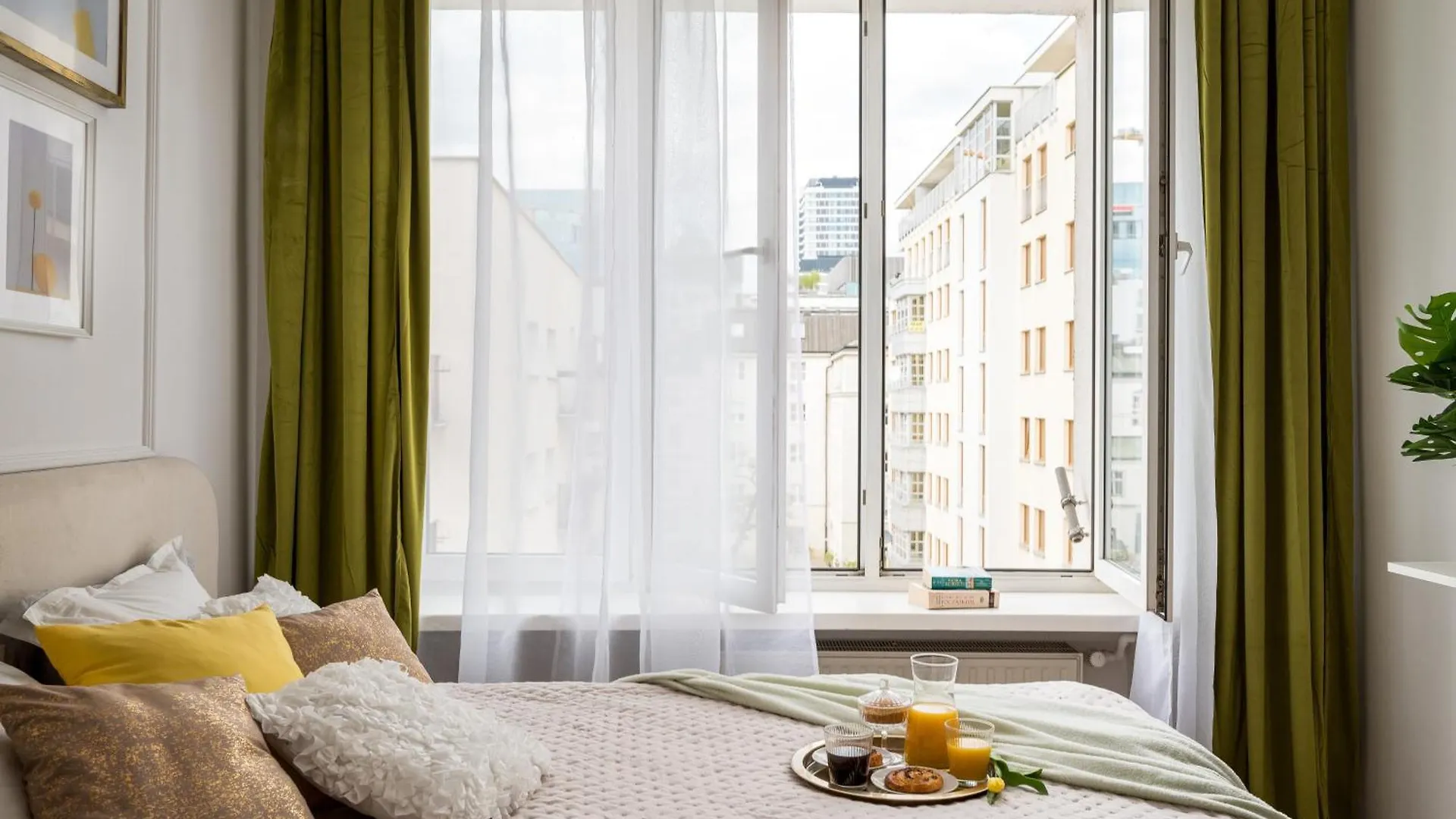 Apartment Pink Elephant 2X1Br Studio In Historic Tenement House 1 Km From Warsaw Central