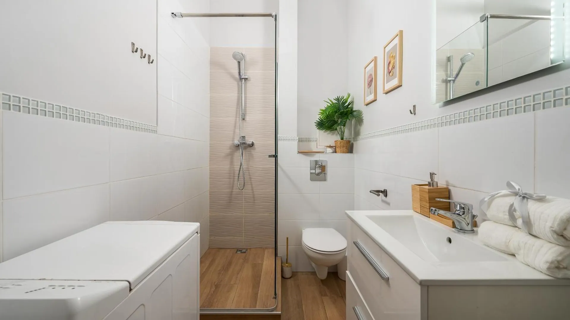 Apartment Pink Elephant 2X1Br Studio In Historic Tenement House 1 Km From Warsaw Central